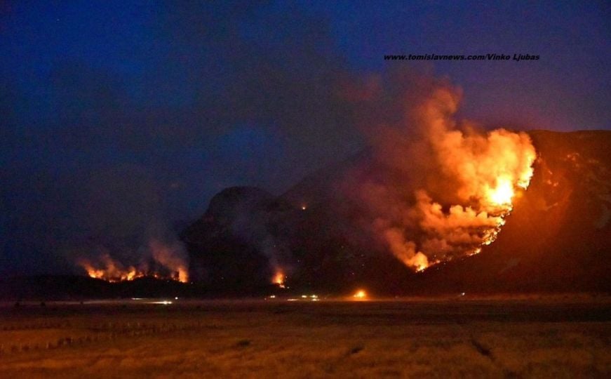 Helikopter OS BiH nije se uspio dići, požar na Čvrsnici gasi oko 450 osoba