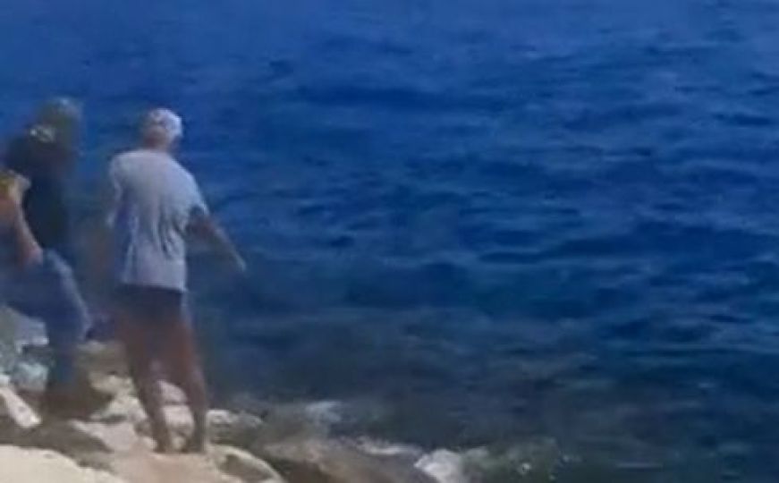 Drama u Splitu: Blizu plaže pronađene dvije zavezane ručne bombe