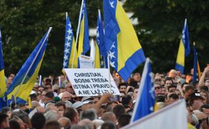 Jasne poruke Schmidtu sa protesta: Ukoliko ne shvatite poruke, morat ćete snositi i posljedice