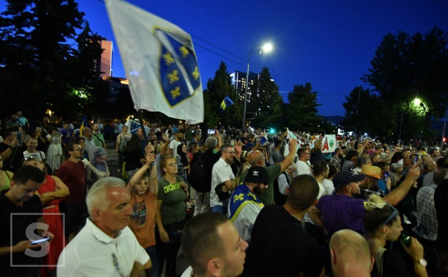 Sejdić na protestima ispred OHR-a: Ne radite u Bosni što ne biste u Njemačkoj