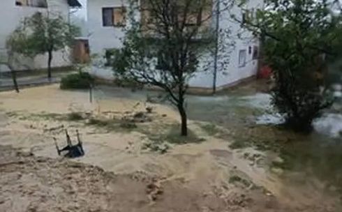 Jako nevrijeme u Hrvatskoj: U Istri padala tuča, grmljavina u Zagrebu, u jednom gradu poplava