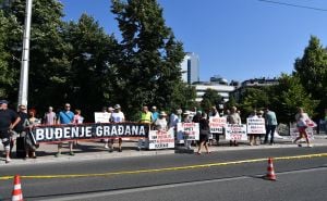 Ispred zgrade OHR-a i danas protesti: Hoće li se obratiti Schmidt?