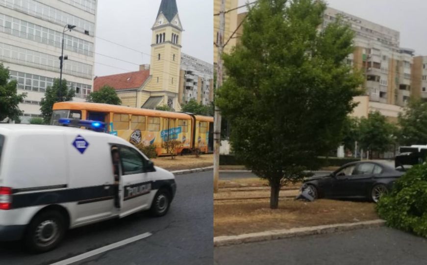 Udes na Malti: Automobil oborio stablo i završio na šinama, tramvajski saobraćaj obustavljen