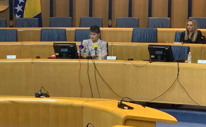 Bivša supruga ministra Košarca u Parlamentu govorila o nasilju: Davljenje djeteta, udarci u potiljak