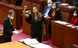 Australija: Senatorka prilikom polaganja zakletve kraljicu Elizabetu II. nazvala kolonizatorkom