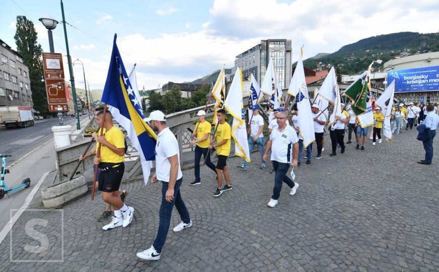 Tradicionalni defile na ulicama Sarajeva: Sjećanje na odbranu BiH i bitku na Igmanu