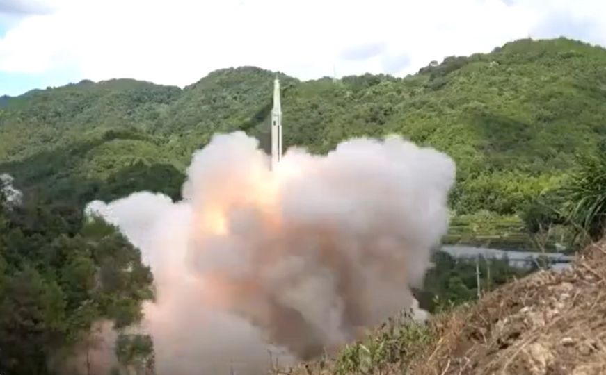 Pogledajte snimke ispaljivanja kineskih raketa na Tajvan