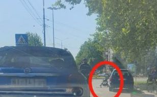Užas u Srbiji: Automobil udario kolica, beba ispala i udarila glavom u beton