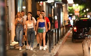 Ljetna noć u Sarajevu: Pozitivna energija i dobro raspoloženje na gradskim ulicama