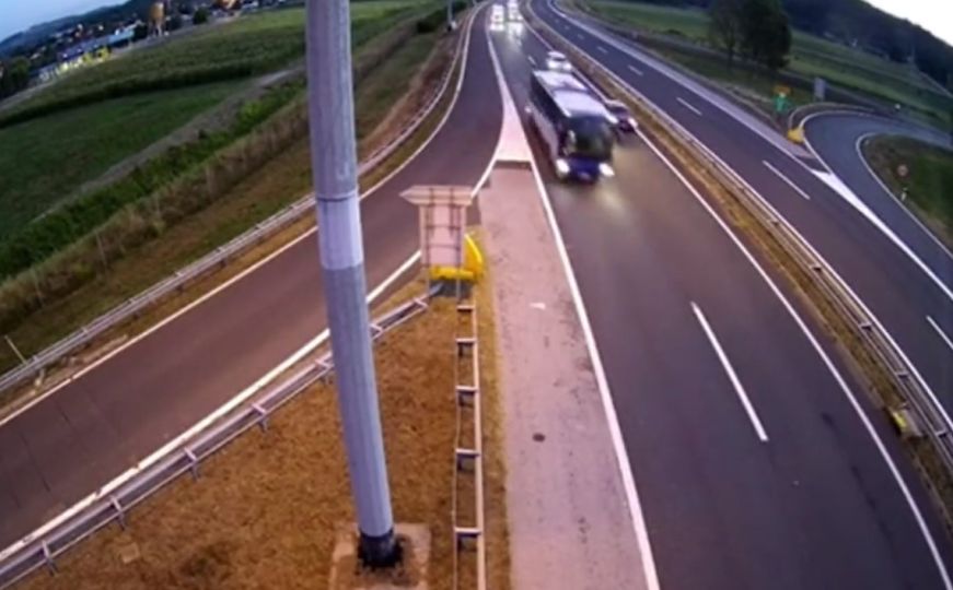 Objavljen snimak s nadzorne kamere: Poljski bus nekoliko minuta prije nesreće