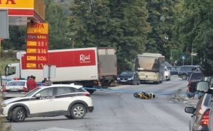 Težak udes u Visokom: Motociklista (23) zadobio povrede nakon sudara s kamionom