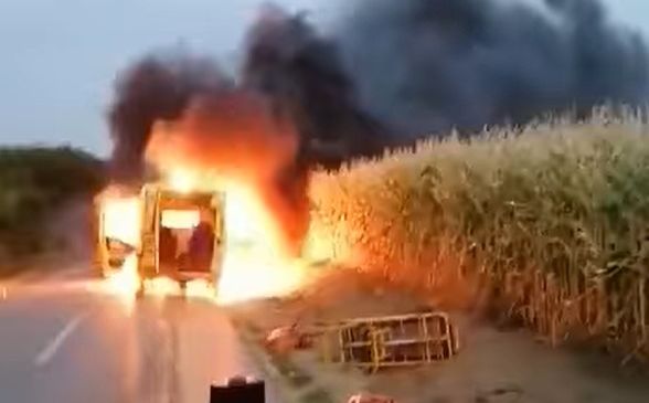Dramatičan video sa hrvatskih cesta: Vozilo izgorjelo uz snažne eksplozije