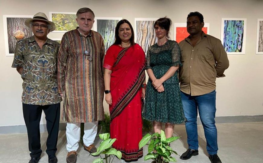 Ambasada BiH u Indiji: Otvorena važna izložba fotografija 'Tree tales, bird songs'