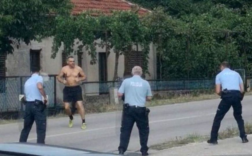 Okončana drama: Policija uhapsila polunagog muškarca koji je trčao ulicama Gruda