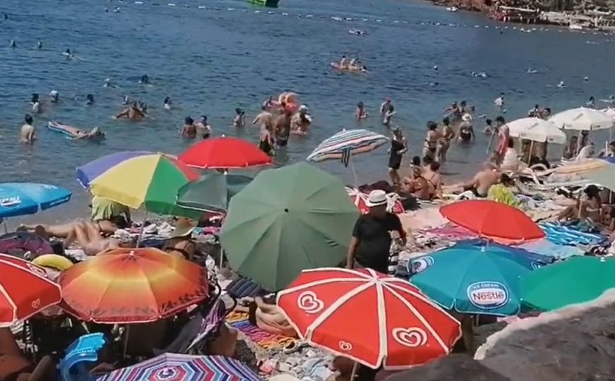 Snimka s crnogorske plaže izazvala lavinu komentara: "Ovako zamišljam pakao"
