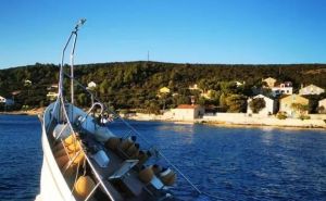 Potonula italijanska jahta Cleo u Hrvatskoj: Prevozila naftu, postavljena samoupijajuća brana