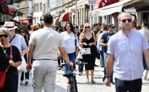 Ljetni petak u Sarajevu: Brojni turisti na ulicama glavnog grada Bosne i Hercegovine