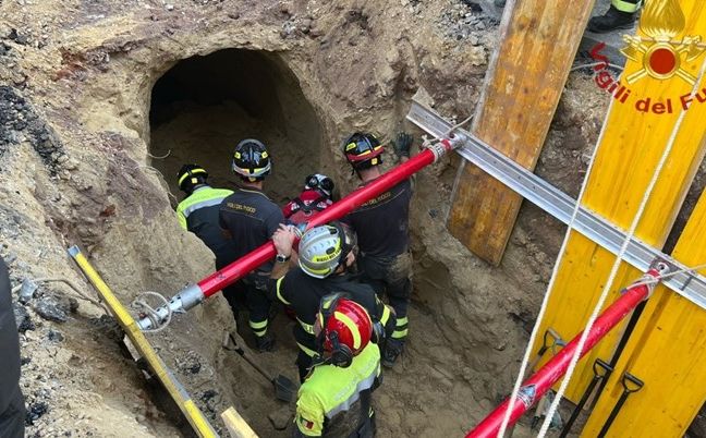 Slučaj u Italiji: Pljačkaši iskopali tunel ispod banke pa zaglavili, u pomoć zvali - policiju