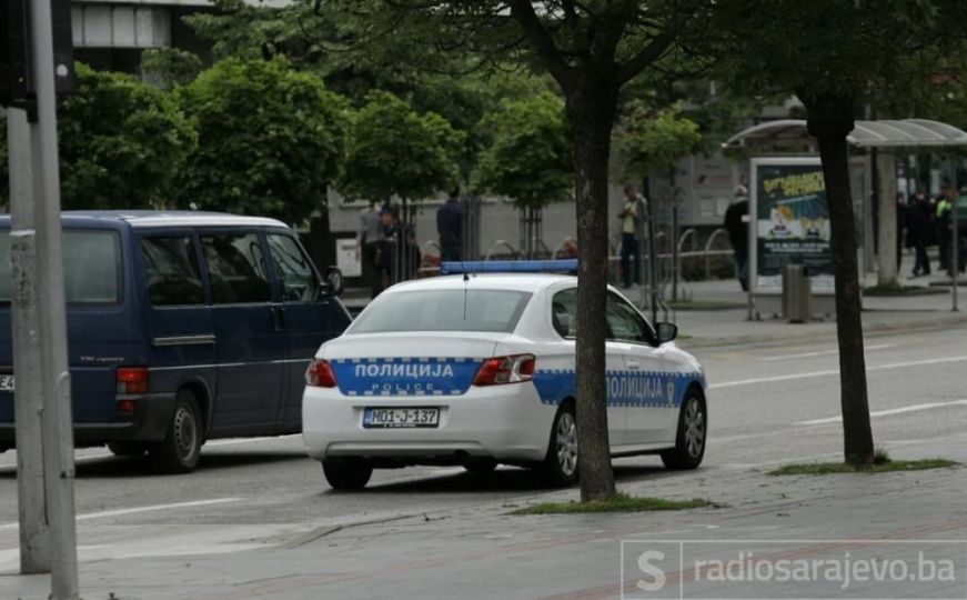 Slučaj u Bosanskoj Gradišci: BMW-om u rikverc pokušao pobjeći policiji, nije uspio