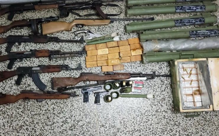 Akcija "Kalibar" u Bosanskoj Dubici. U kući i vozilu pronađen arsenal oružja, zaplijenjene i zolje
