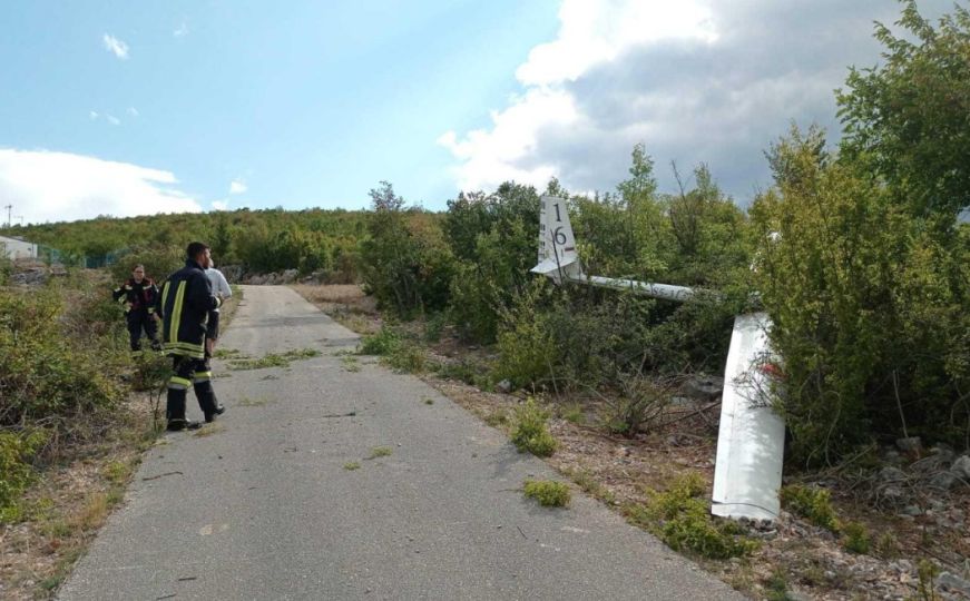 Srušio se avion u Hrvatskoj: Vatrogasci i hitna pomoć na terenu