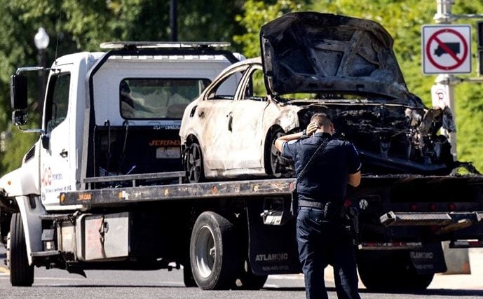 Drama u SAD: U zapaljenom automobilu uletio pred američki Kapitol i počeo pucati