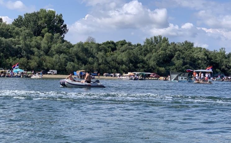 Drama u Brčkom: Dvoje djece se utapalo, spasili ih policajac i jedan muškarac