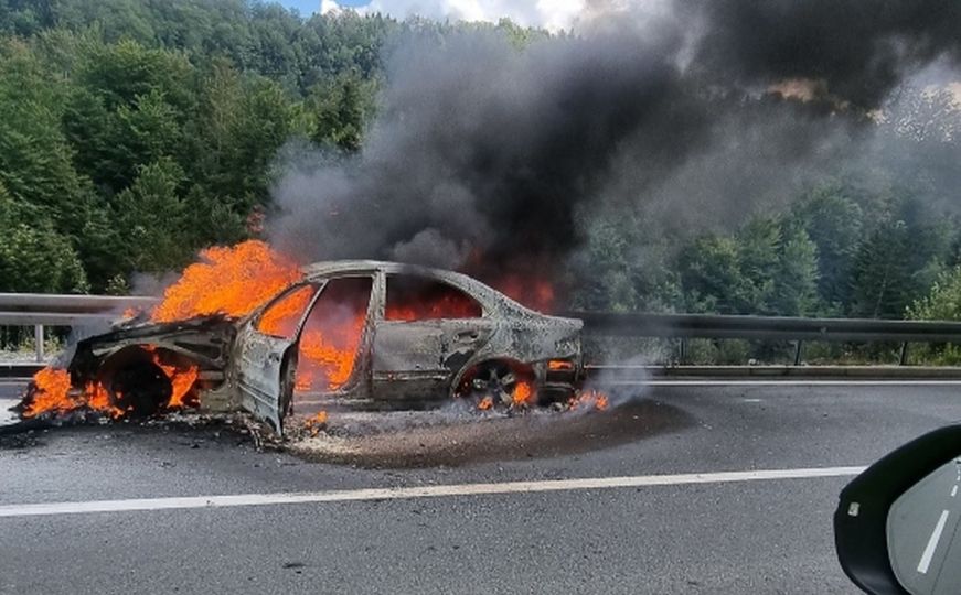 Na magistralnom putu u BiH potpuno izgorio automobil