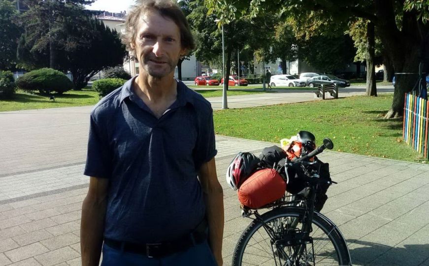 Švicarac na biciklu starom tri decenije obilazi BiH