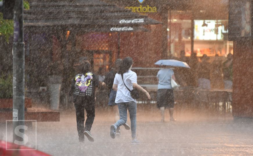 Upozorenje za područje cijele BiH: Budite spremni na jaku oluju, može doći do oštećenja imovine