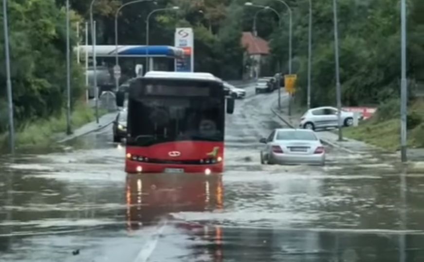 Ulice Beograda potopljene nakon nevremena