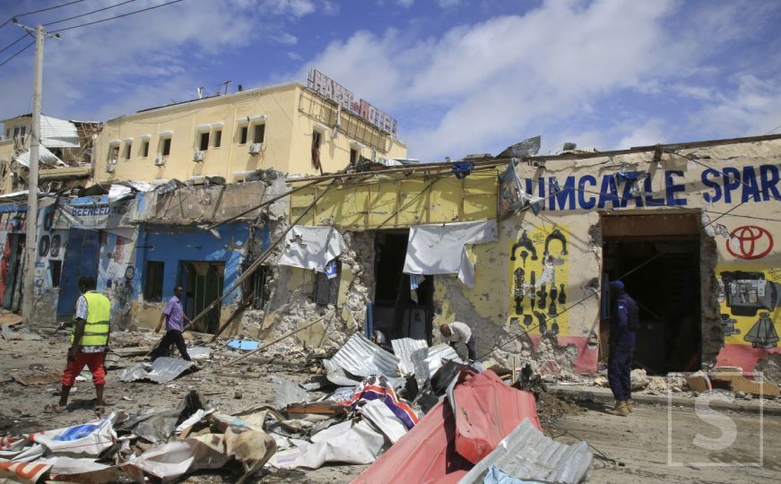 U napadu na hotel u Somaliji poginula 21 osoba