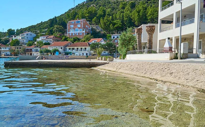 Upozorenje za kupače: Zagađeno more na poznatoj hrvatskoj plaži