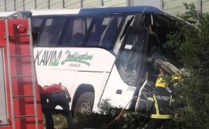 Još jedna teška autobuska nesreća u Srbiji: Ima poginulih i povrijeđenih