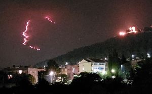 Prilikom gašenja požara na planini u BiH, povrijeđena dvojica vatrogasaca