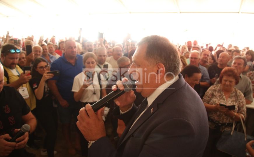 Ponovo se dohvatio mikrofona: Dodik 'specijalni gost' pod šatorom na Manjači