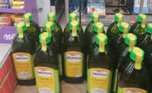 Bizarna fotografija iz hrvatske prodavnice: Navali, narode, maslinovo ulje na akciji