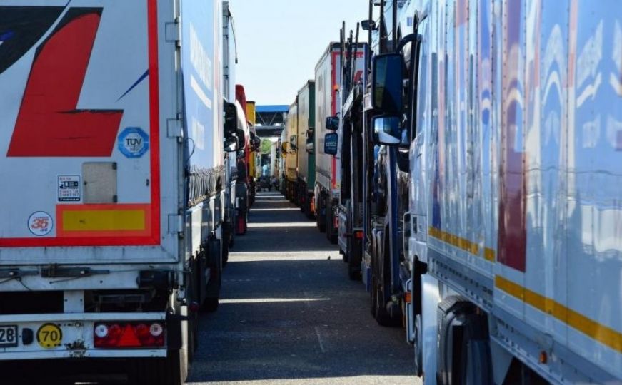 Uhapšen kamiondžija iz BiH u Austriji: U šleperu krijumčario Indijce
