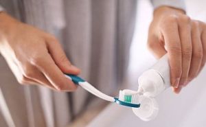 Prirodna pasta za zube: Potrebna su vam ova četiri sastojka