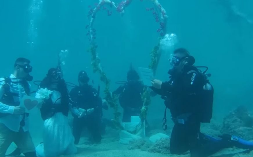 U Grčkoj održano prvo podvodno vjenčanje