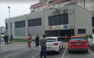 Dramatična noć na Dobrinji: Izbio požar u garaži, planulo šest vozila