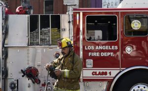 U požaru kod Los Angelesa izgorjele zgrade: Dvoje mrtvih, hiljade ugroženih