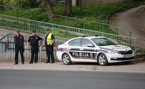 Sve je spremno za proteste ispred OHR-a: Postavljena zaštitna ograda, policija u pripravnosti