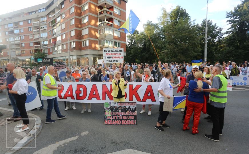 Poruke sa protesta ispred OHR-a: Okupljeni zatražili da se promijeni ime države BiH