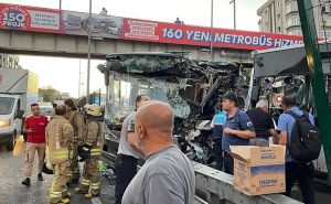 U sudaru četiri metrobusa u Istanbulu povrijeđeno najmanje 85 osoba