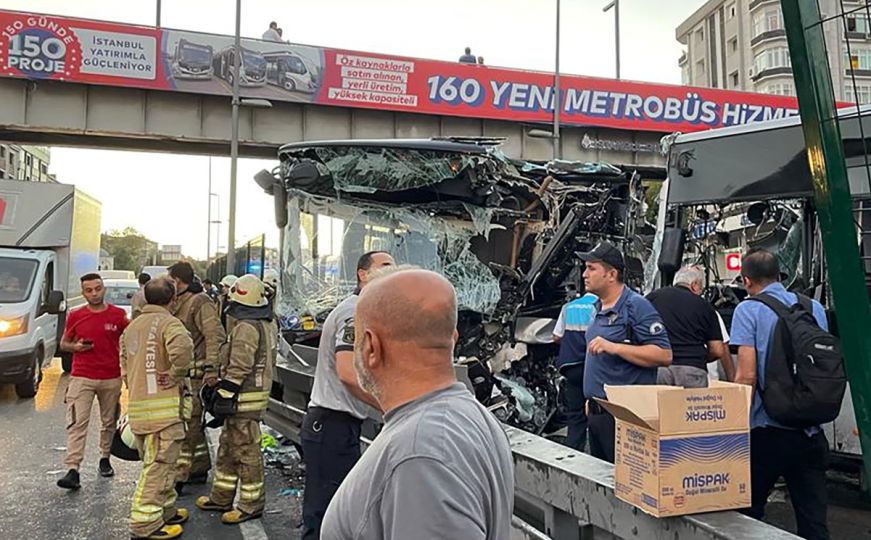 U sudaru četiri metrobusa u Istanbulu povrijeđeno najmanje 85 osoba