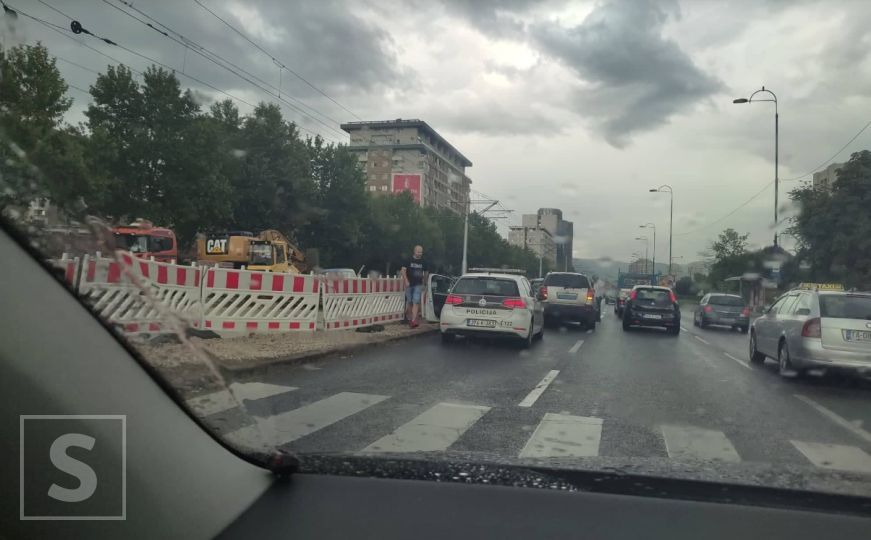 Vozači, oprez! Zbog udesa u Sarajevu gužve u saobraćaju: Policija na terenu