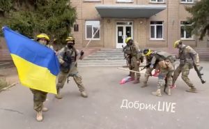 Ukrajinci umarširali u grad kod granice, pale se zastave Rusije