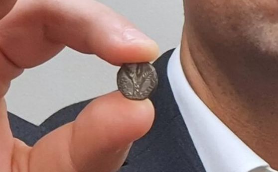 Nakon višegodišnje potrage: Ukradeni drevni novčić vrijedan milion dolara vraćen u Izrael
