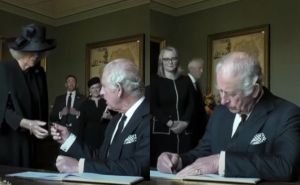 Kralju Charlesu III curila tinta iz olovke, sluge brzo pristigle u pomoć